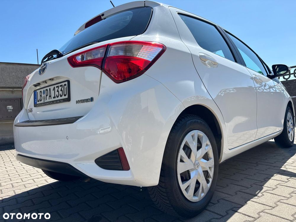 Toyota Yaris Hybrid 100 Premium - 10