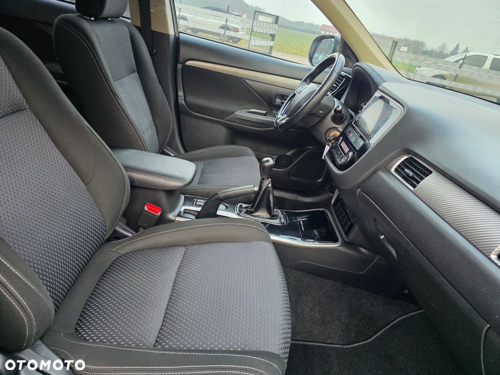 Mitsubishi Outlander 2.0 2WD Diamant Edition - 29