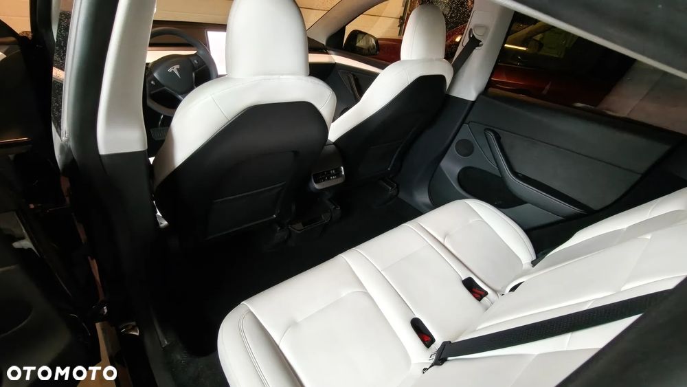 Tesla Model Y Long Range AWD - 19