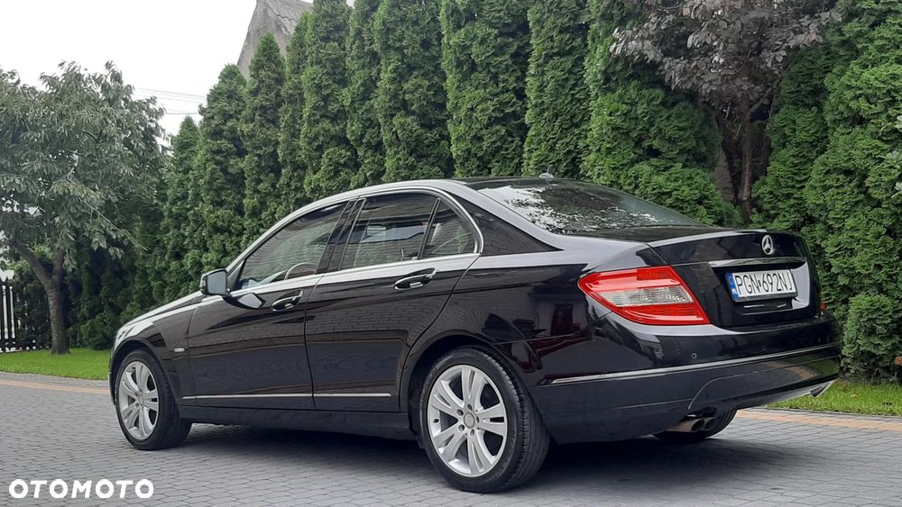 Mercedes-Benz Klasa C 180 CGI BlueEFFICIENCY Avantgarde - 12