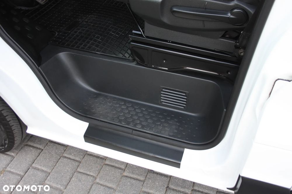 Renault TRAFIC - 24
