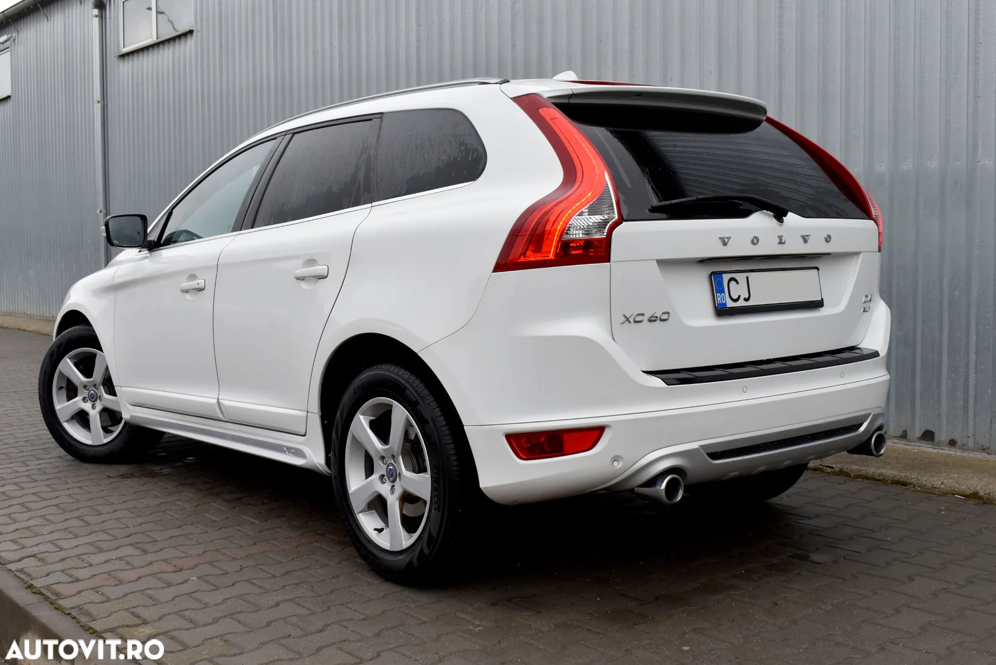 Volvo XC 60 2.4D AWD Aut. RDesign - 2