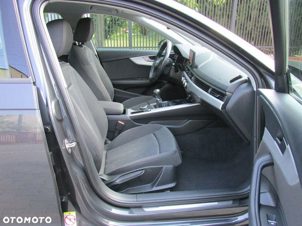 Audi A4 Limousine 1.4 TFSI Design - 12