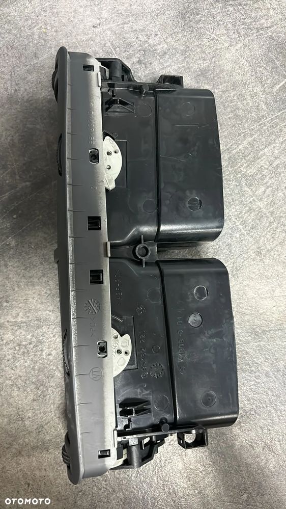 VW PASSAT B5 lift kombi 2.0 TDI kratka nawiewu środkowa  3B0819728D   (108/2) - 5
