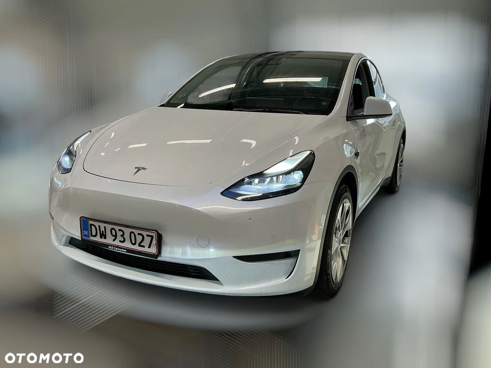 Tesla Model Y Long Range AWD - 3