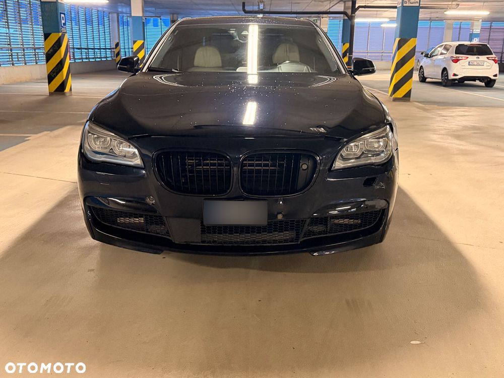 2013 BMW Seria 7, photograph 1