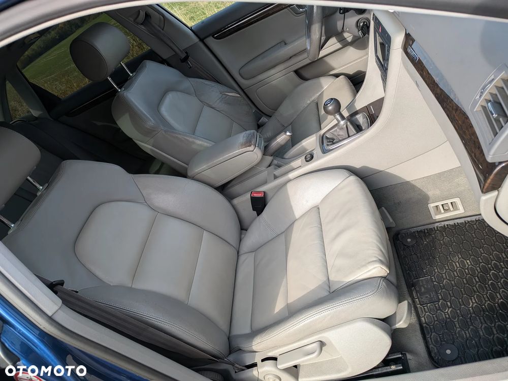 Audi A4 Limousine 2.0 T FSI quattro - 29
