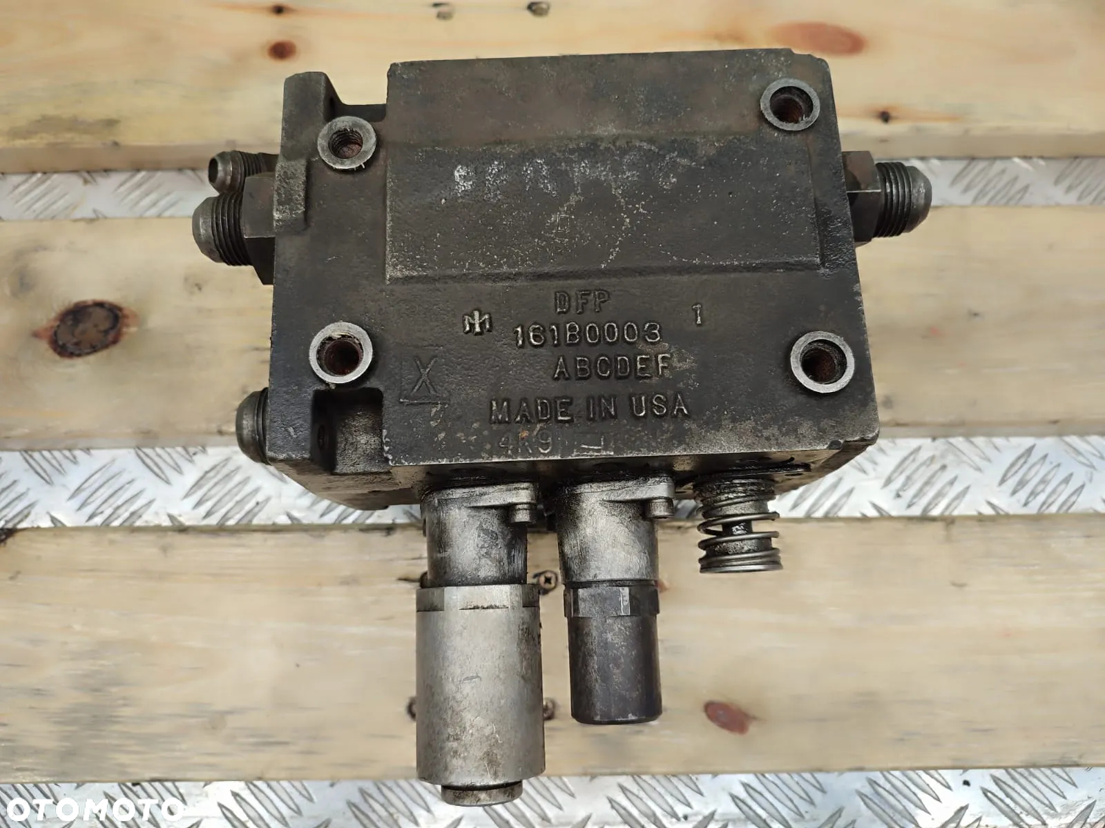 Rozdzielacz hydrauliczny 161B0003 FERMEC 860 - 3