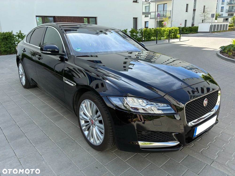 Jaguar XF 20t Prestige - 3
