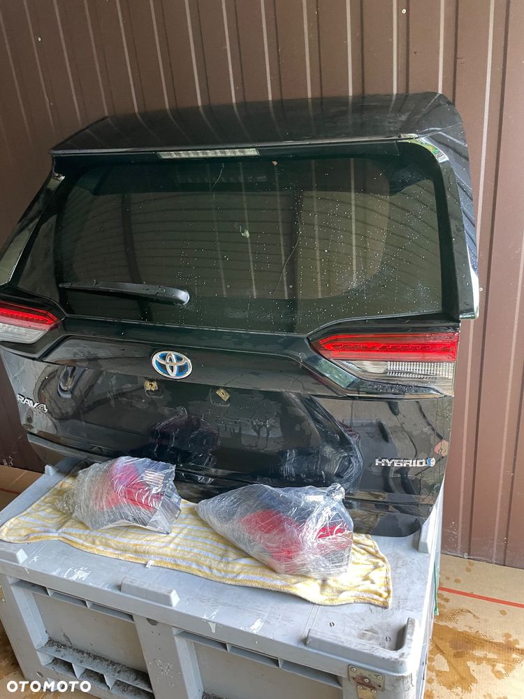 TOYOTA  RAV 4   2019-25  KOMPLETNA  KLAPA  kod 218 - 1