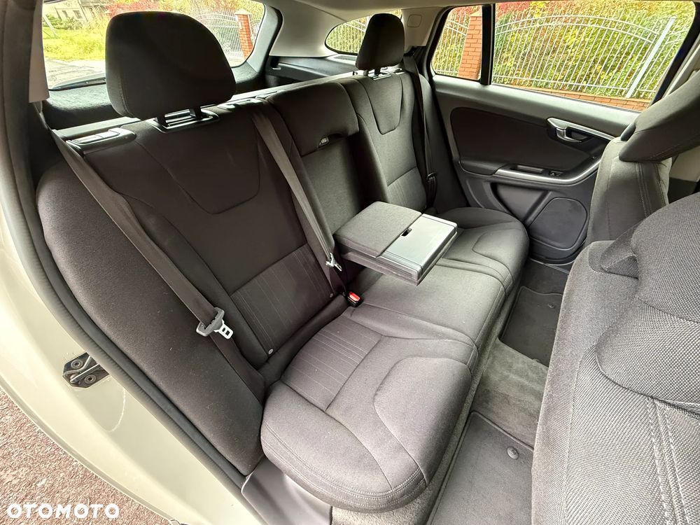 Volvo V60 D3 Momentum - 29