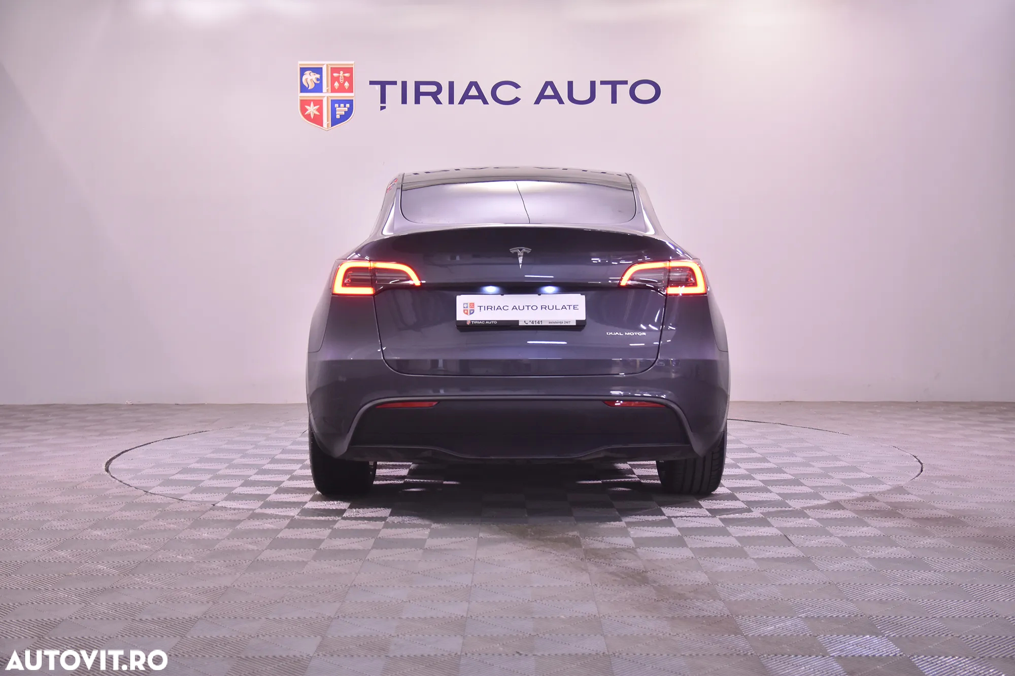 Tesla Model Y - 4