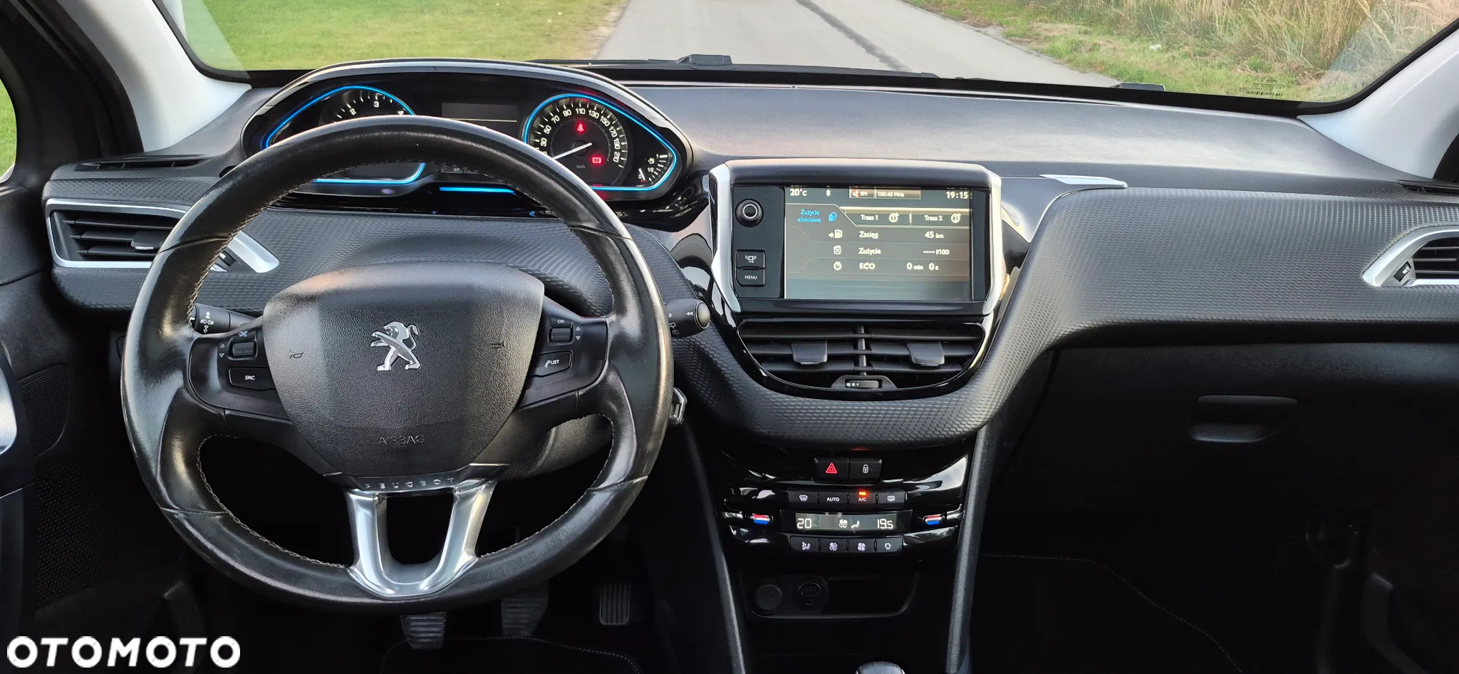 Peugeot 2008 1.6 e-HDi Allure S&S - 18