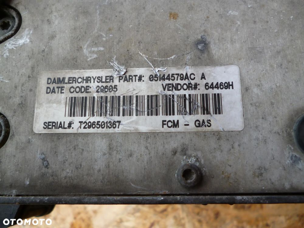 CHRYSLER GRAND VOYAGER IV SKRZYNKA BEZPIECZNIKÓW - 3