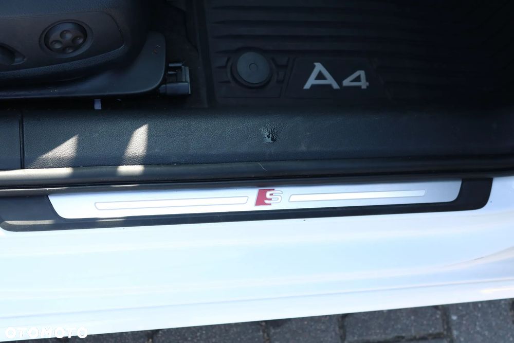Audi A4 Limousine - 21