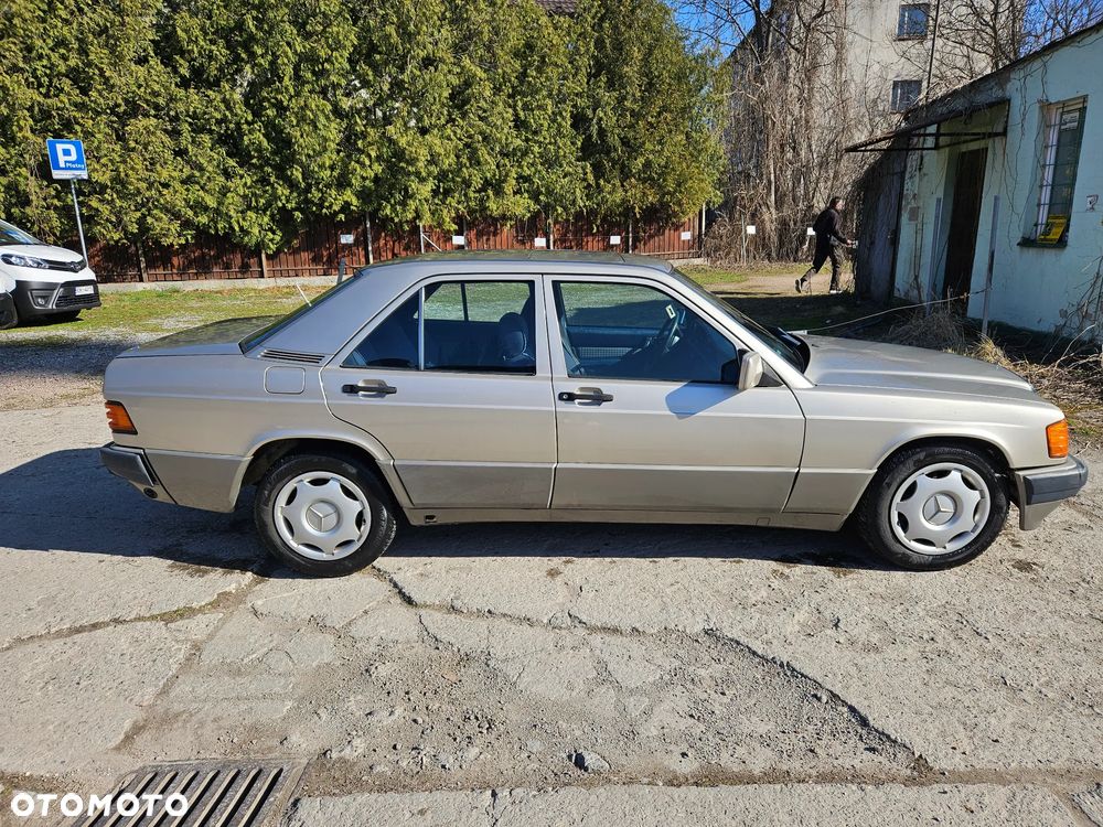 Mercedes-Benz W201 (190) - 9