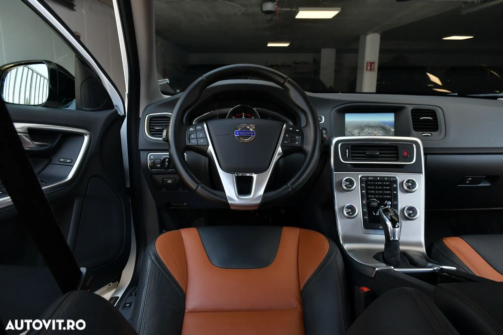Volvo V60 D4 Geartronic Summum - 24