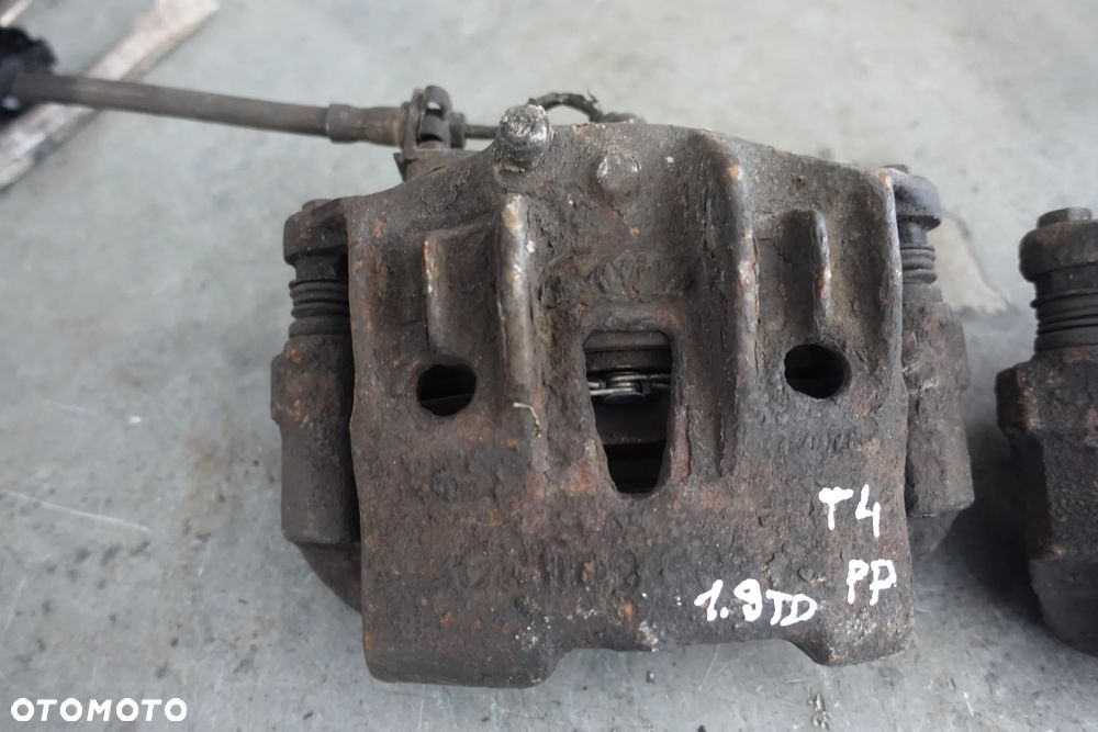 ZACISK LEWY PRAWY PRZÓD VW T4 1.9 TD - 3