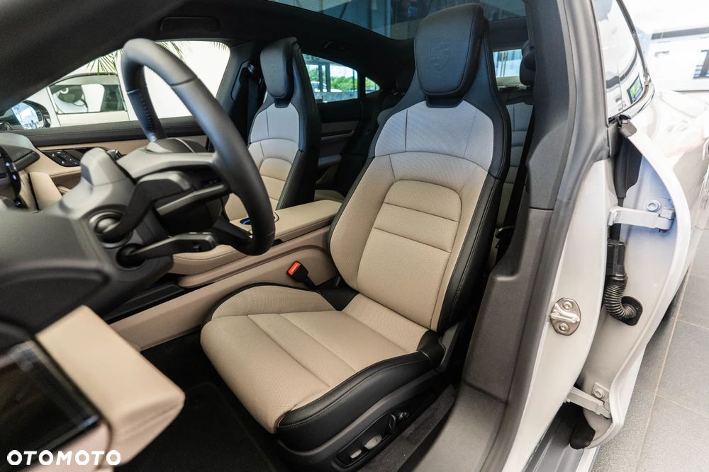 Porsche Taycan 4 - 11