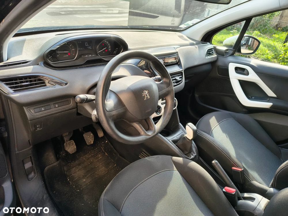 Peugeot 208 - 18