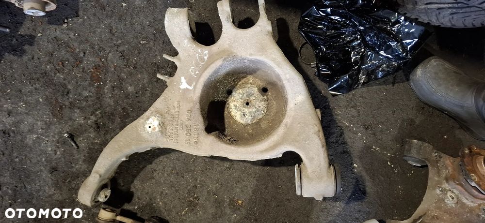 PIASTA ZWROTNICA AUDI A6 C6 SEDAN LEWY TYŁ 2.7 3.0 TDI QUATRRO - 2