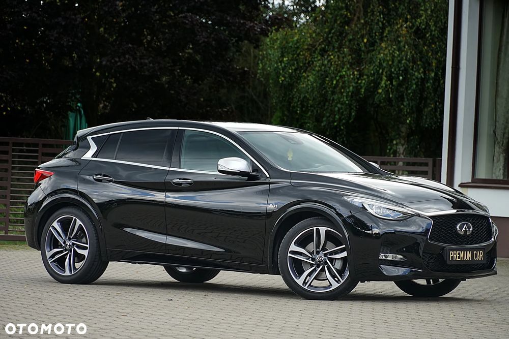 Infiniti Q30 2.0t DCT AWD Sport City Black - 10