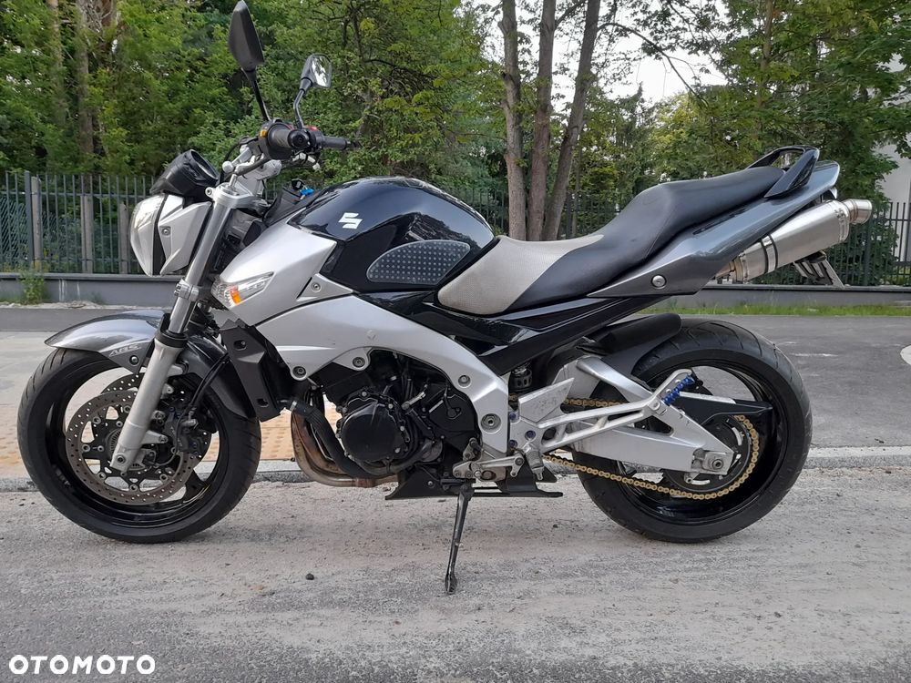 Suzuki GSR - 3