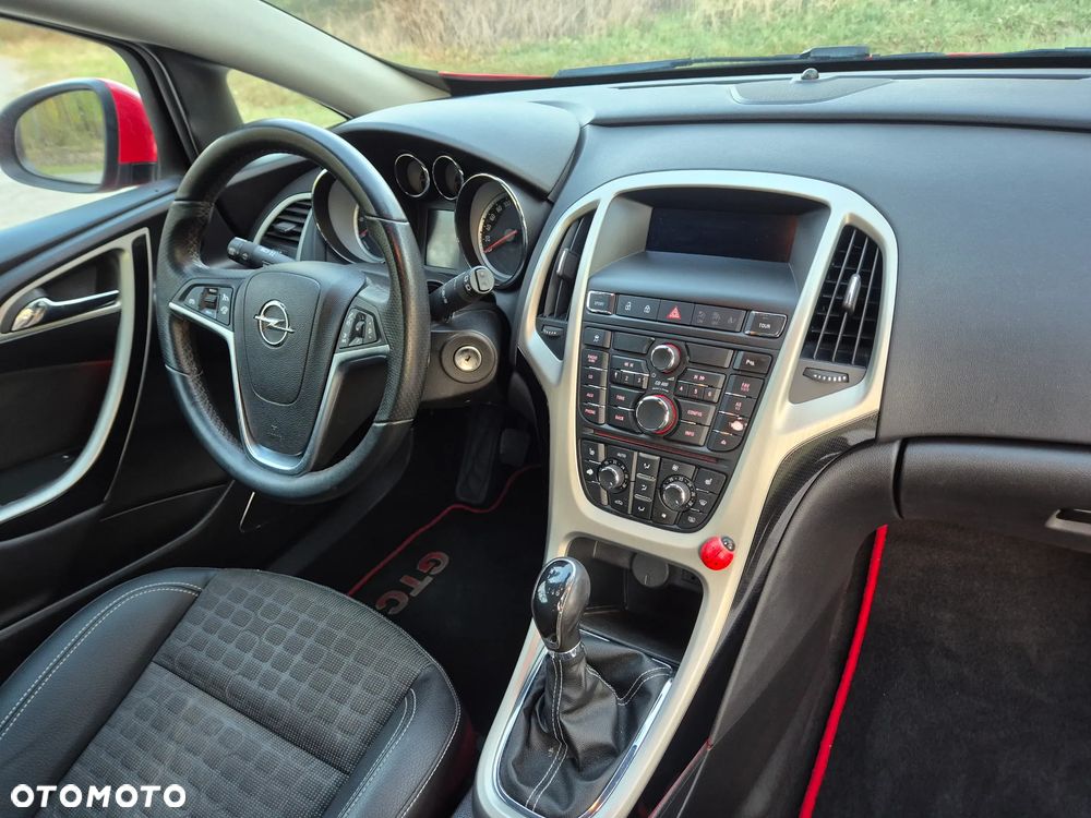 Opel Astra 1.6 T Cosmo - 25