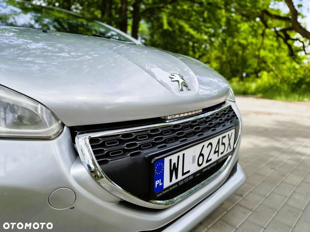 Peugeot 208 - 30
