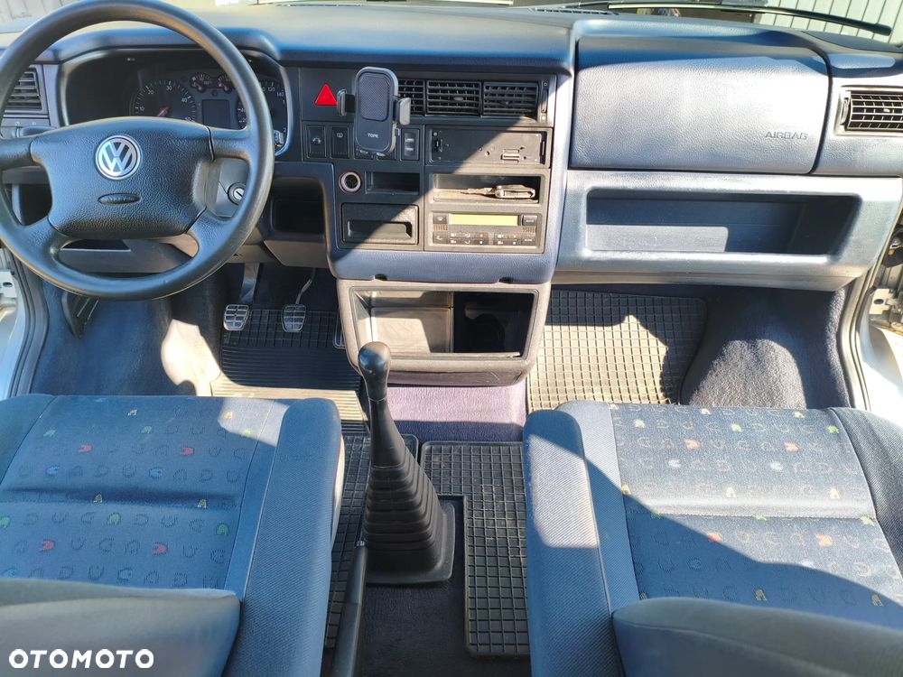 Volkswagen Caravelle - 9