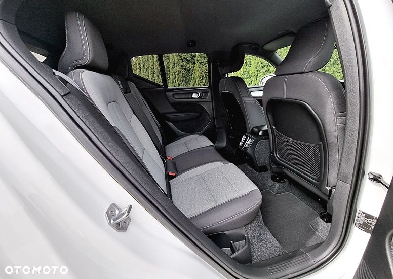 Volvo XC 40 B4 B DKG Ultimate Dark - 16