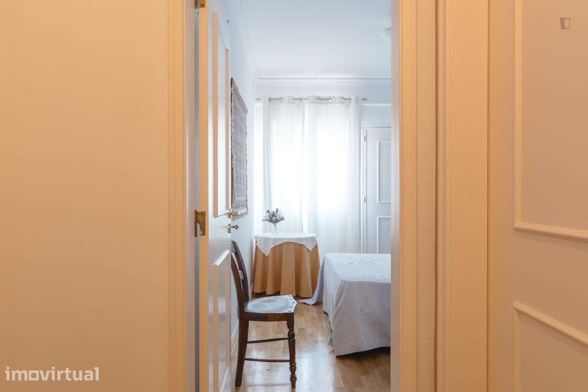 Quarto - localizado em Carnide Lisbon - Grande imagem: 4/12