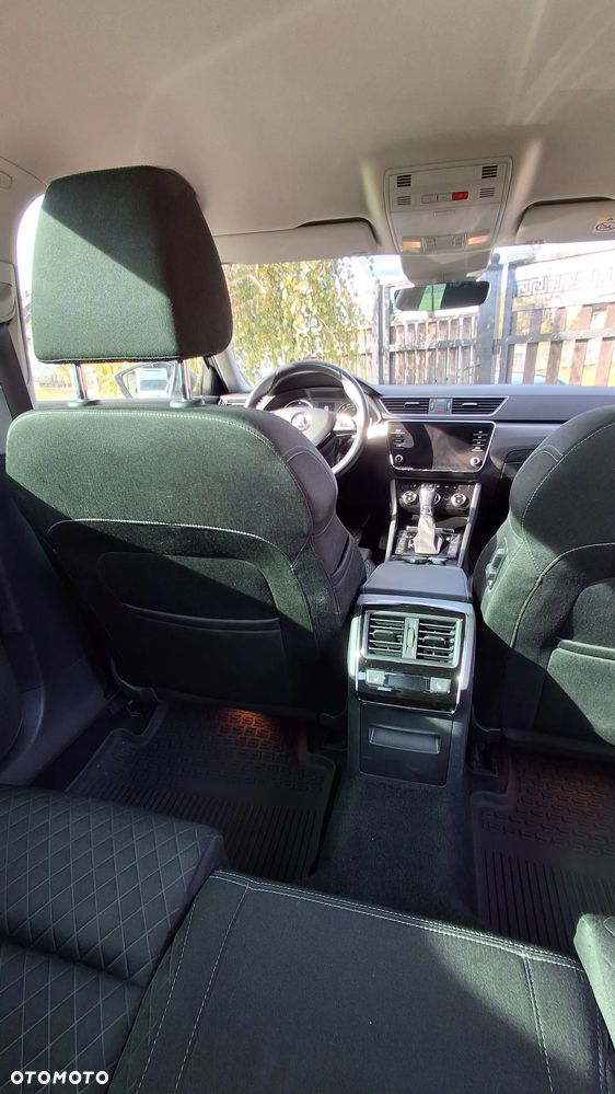 Skoda Superb 2.0 TDI SCR Style DSG - 30