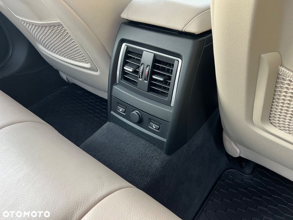 BMW Seria 3 330i xDrive Sport Line - 26