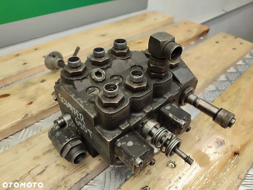 Rozdzielacz hydrauliczny 644300080 Schaffer 690T - 7