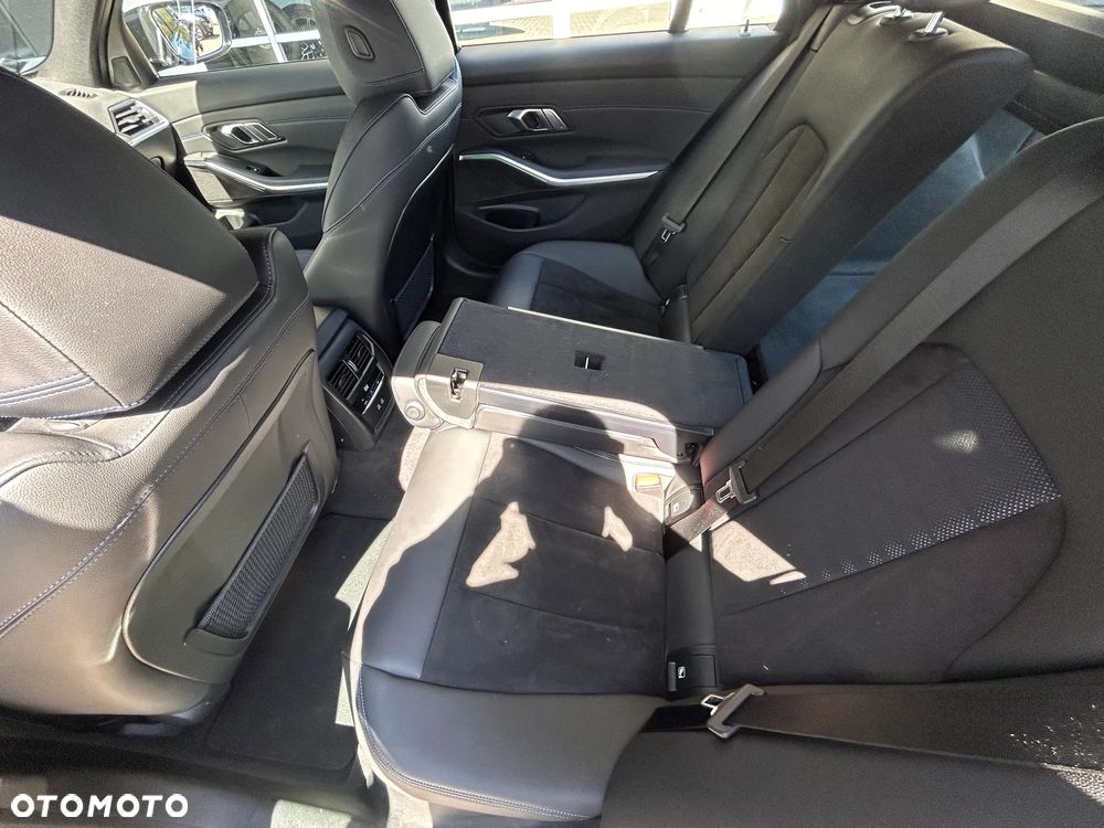 BMW Seria 3 320d xDrive MHEV M Sport sport - 22