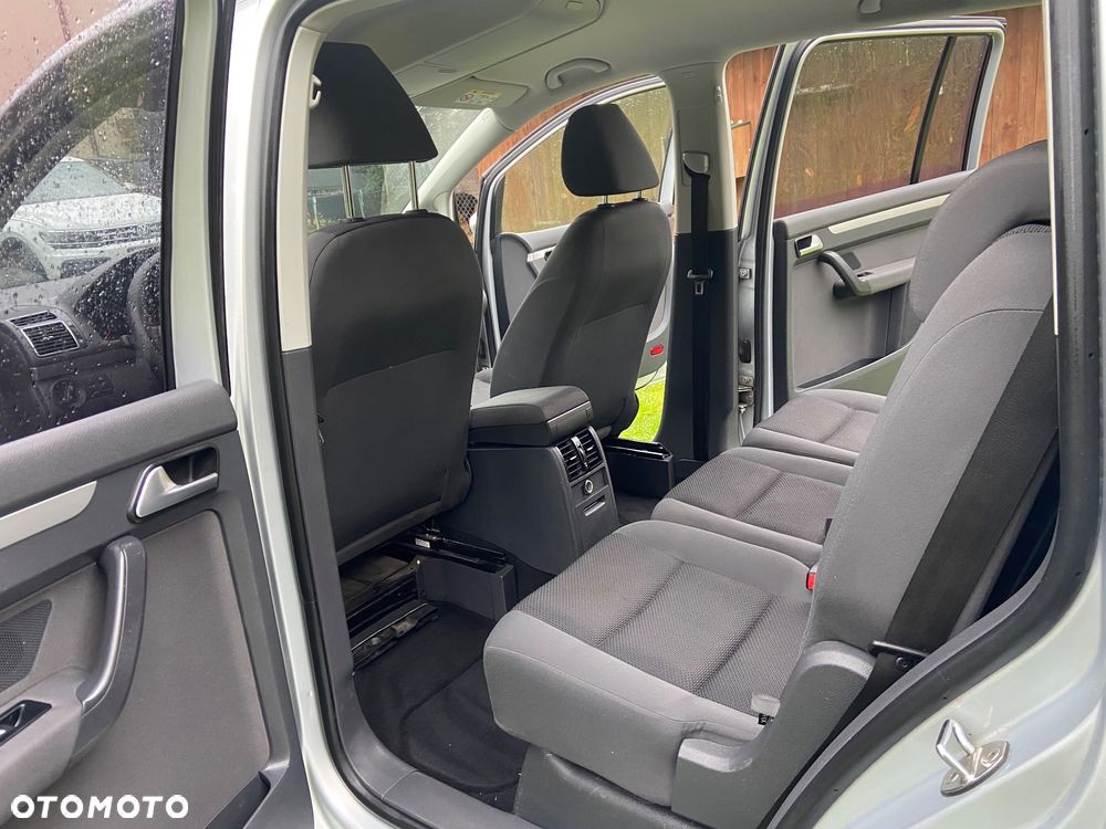 Volkswagen Touran - 14