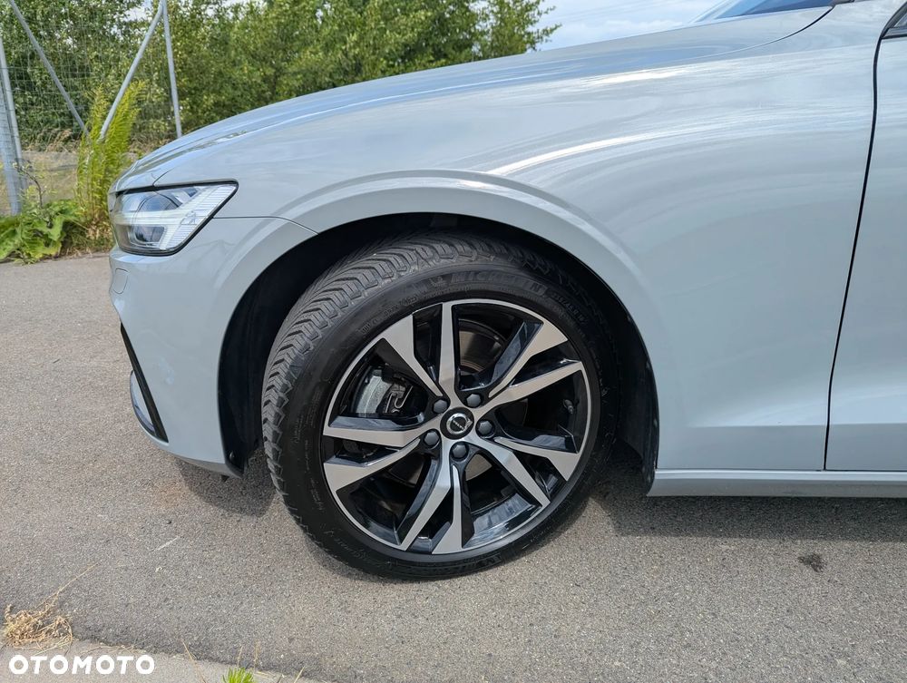 Volvo V60 B4 B Plus Dark - 4