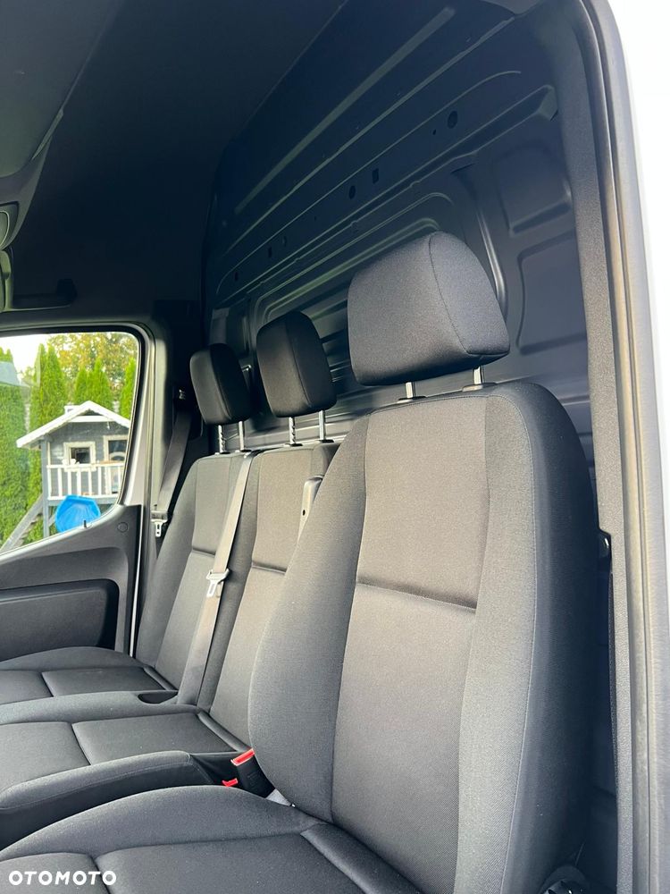 Mercedes-Benz Sprinter - 25