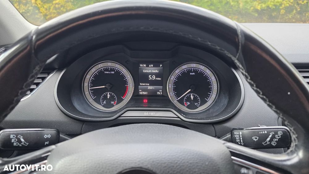Skoda Octavia 1.6 TDI DSG Style - 2