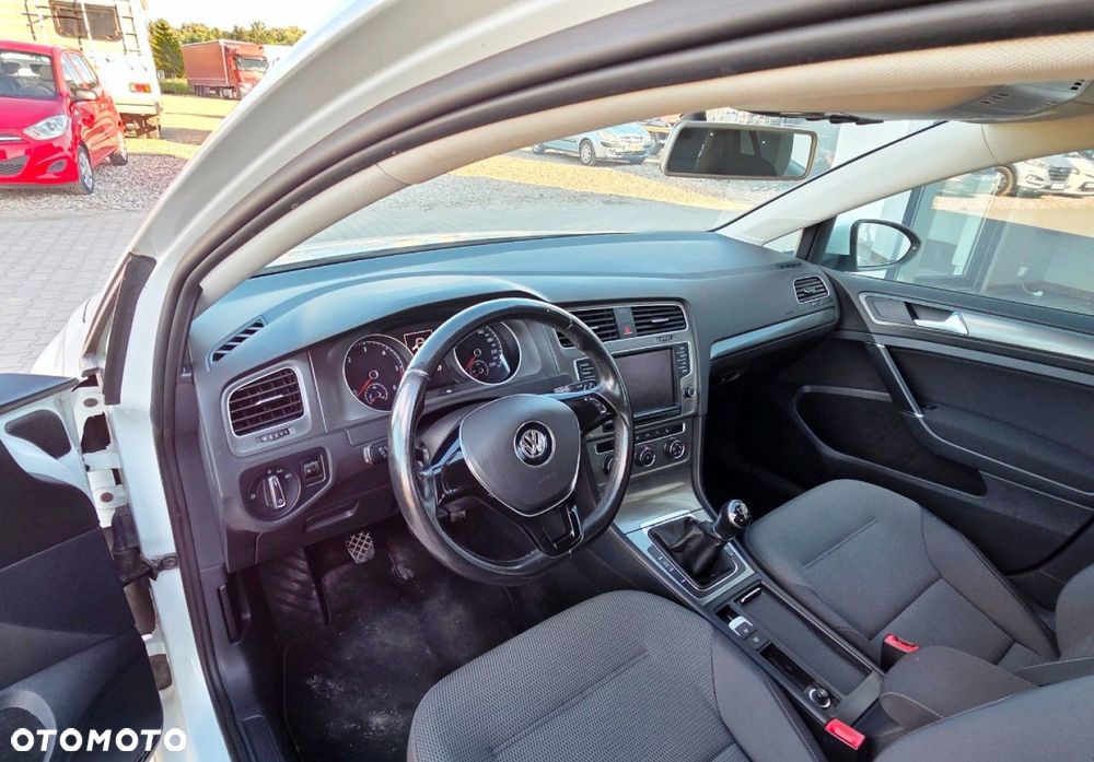 Volkswagen Golf - 6
