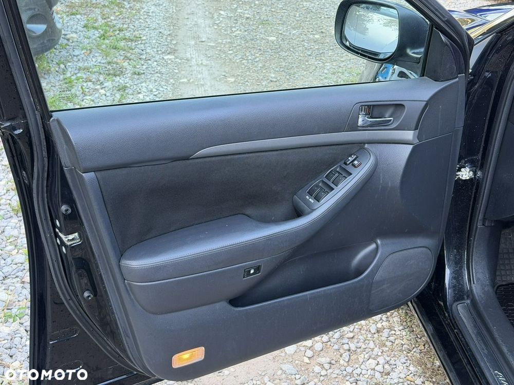 Toyota Avensis - 10