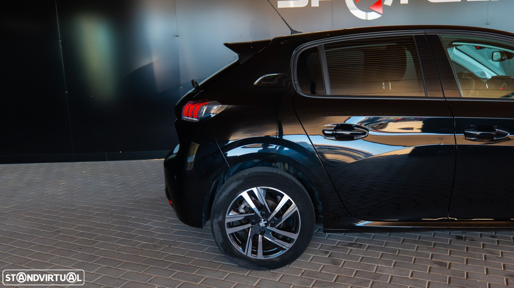 Peugeot 208 1.2 PureTech Allure EAT8 - 4