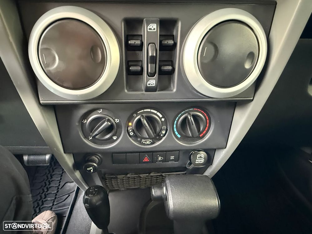 Jeep Wrangler Unlimited 2.8 CRD ATX Sahara Limited - 33