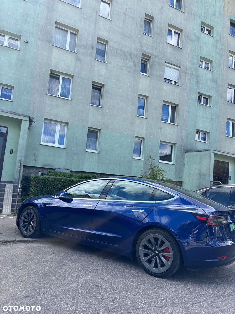 Tesla Model 3 - 4