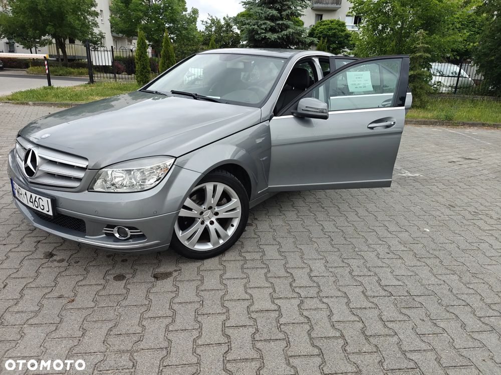 Mercedes-Benz Klasa C 180 CGI BlueEff Avantgarde - 1