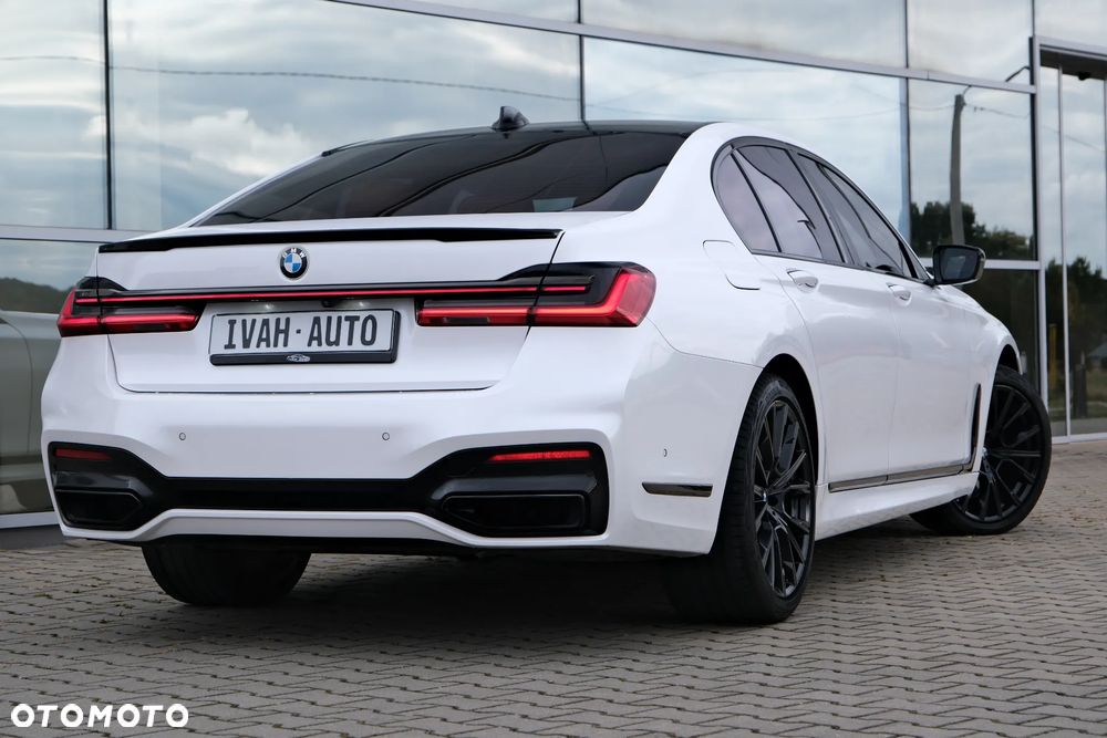 BMW Seria 7 750i xDrive sport - 12