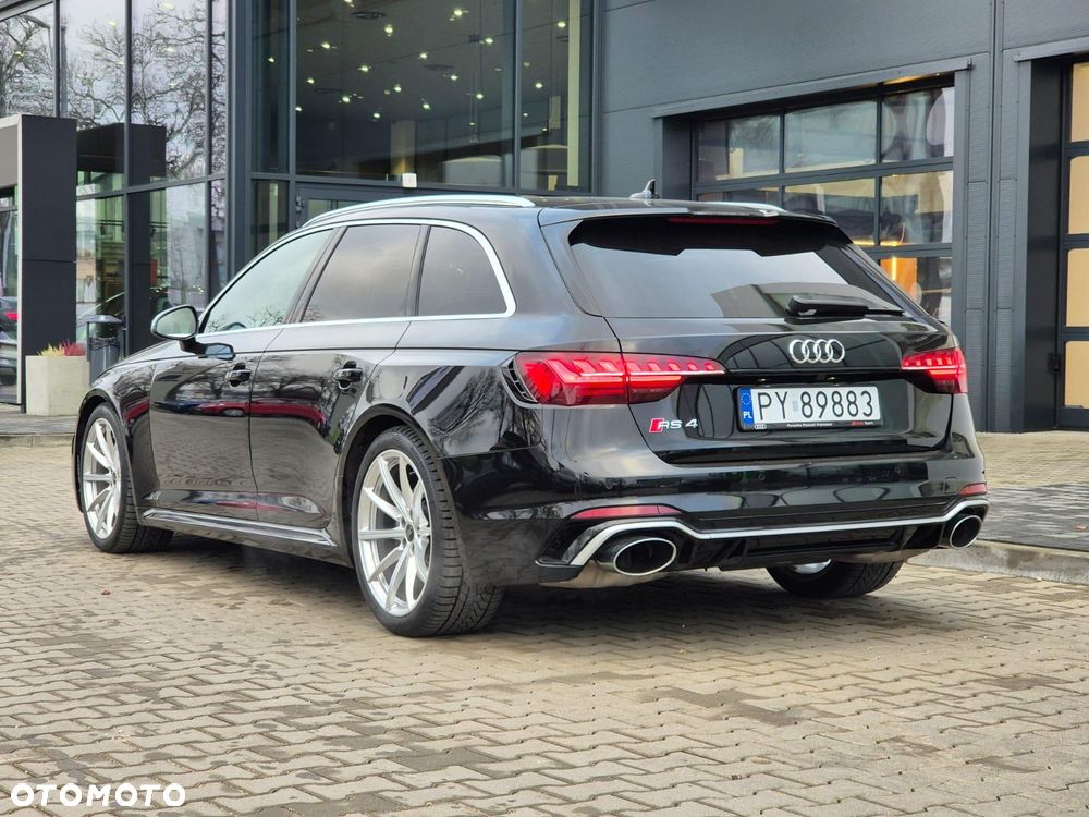 Audi RS4 Avant - 4