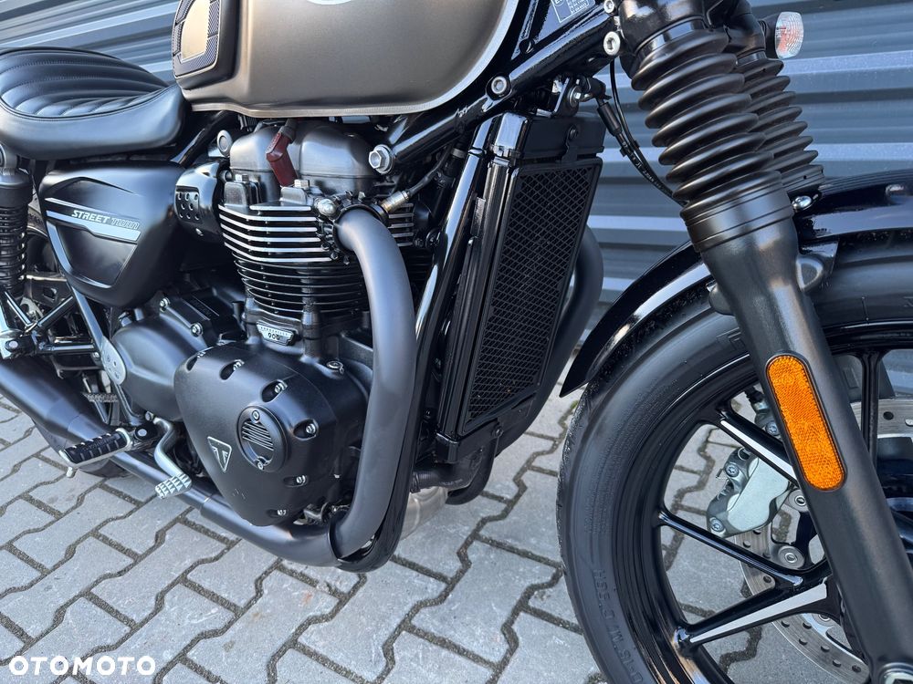 Triumph Street Twin - 18