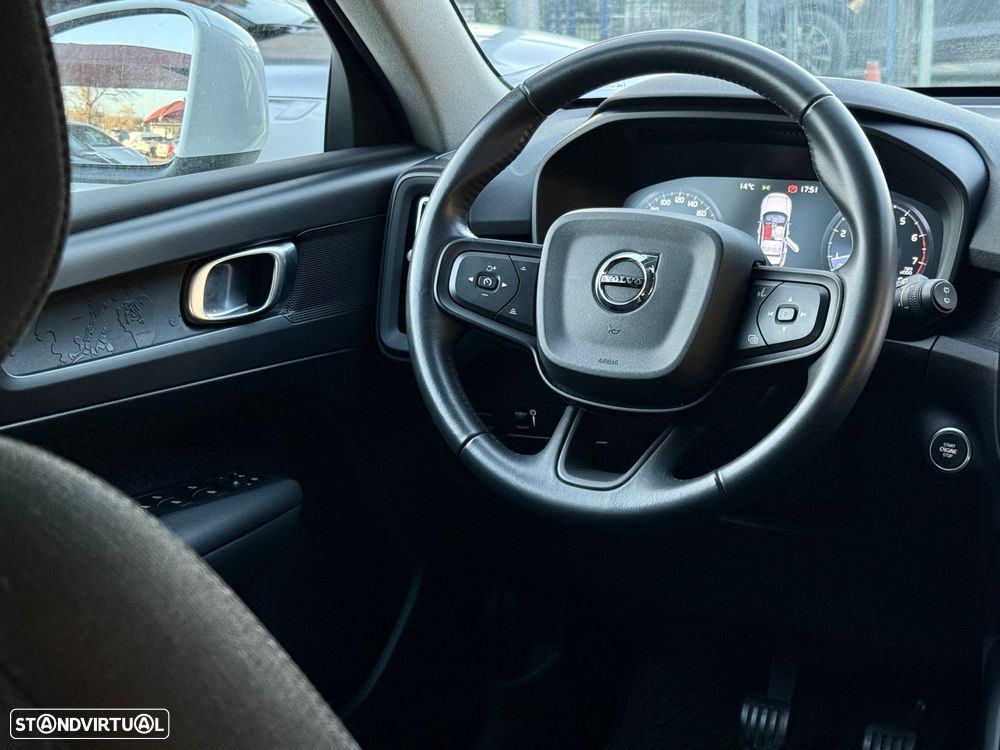 Volvo XC 40 1.5 T3 Momentum Tech Edition - 10